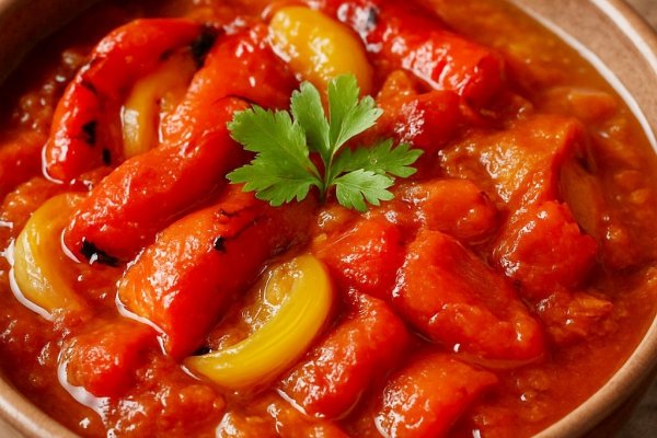 Tocanita de ardei copti cu ceapa si rosii – reteta simpla si gustoasa