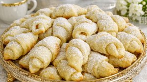 Cornulete fragede de post - reteta economica, delicioasa si usor de preparat