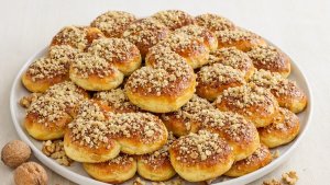 Mucenici moldovenesti de post - reteta simpla si delicioasa pentru mucenici pufosi cu miere si nuca