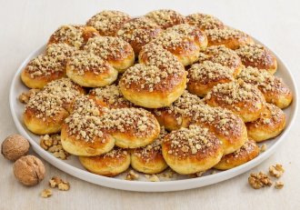 Mucenici moldovenesti de post - reteta simpla si delicioasa pentru mucenici pufosi cu miere si nuca
