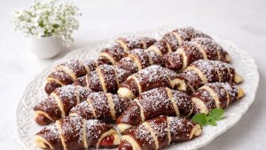 Cornuri de post in doua culori - reteta usoara, economica si delicioasa