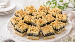 Prajitura frageda cu crema de mac - un desert fin, aromat si incredibil de gustos