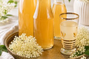 Sirop de soc preparat la rece - reteta naturala, aromata si usor de facut